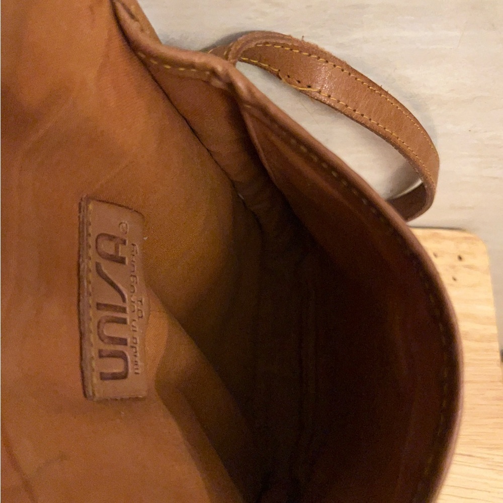 Unisa Vintage Uruguay
Emboss Brown 100% Genuine Leather Crossbody Bag - Picture 10 of 11